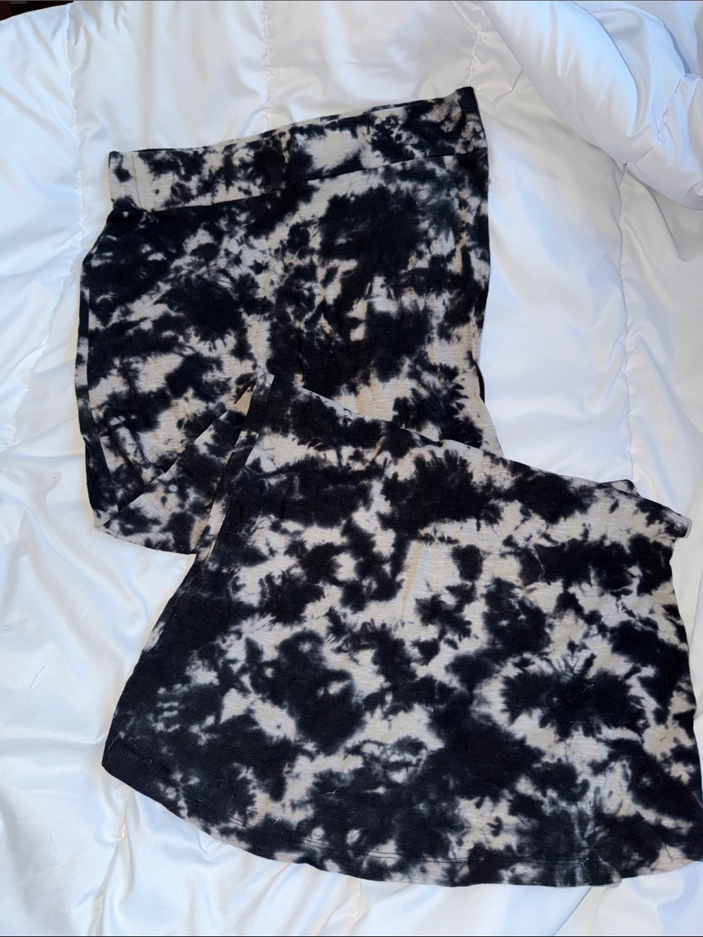Eyeshadow Black & Cream Tie-Dye Maxi Skirt